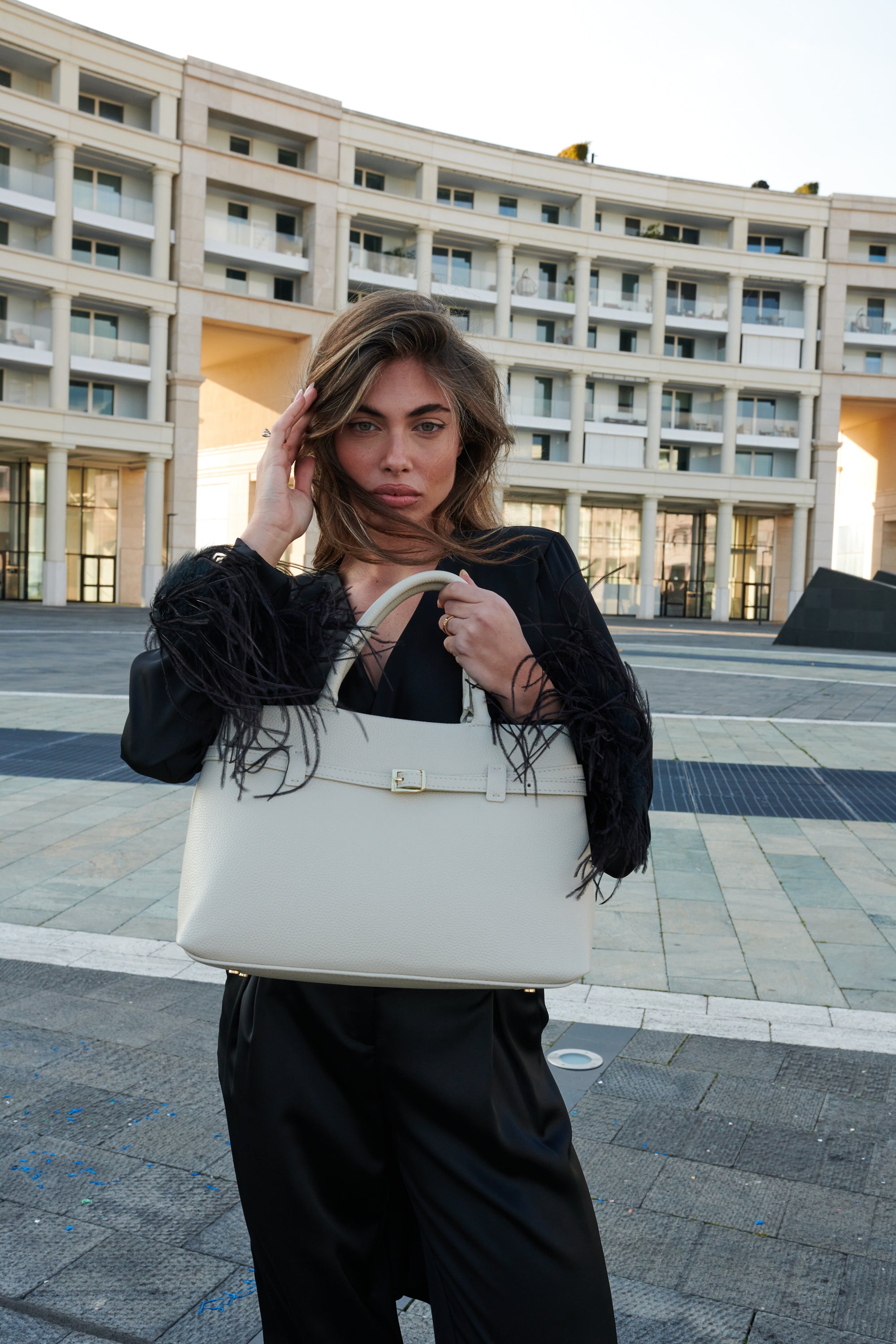 Borsa a spalla da donna in vera pelle di vitello con tracolla regolabile mod. CRISTINA